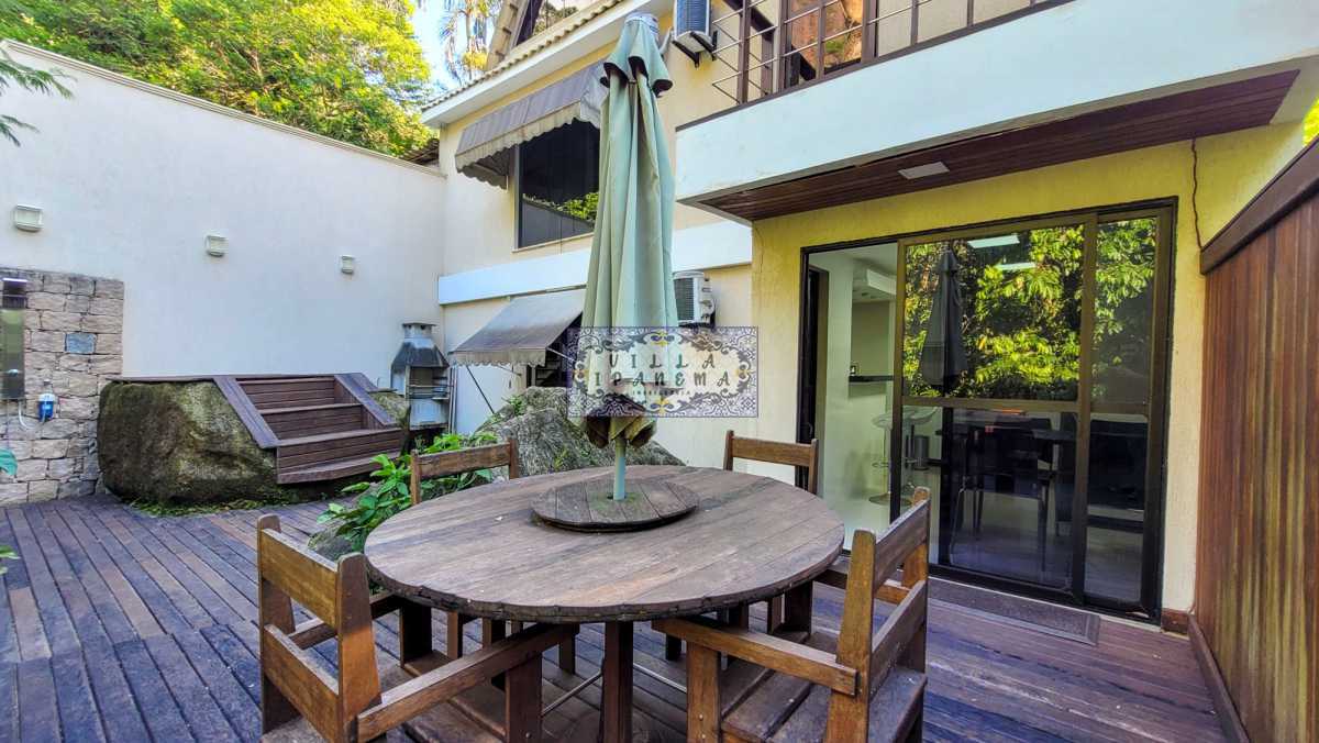 Casa à venda com 4 quartos, 220m² - Foto 2