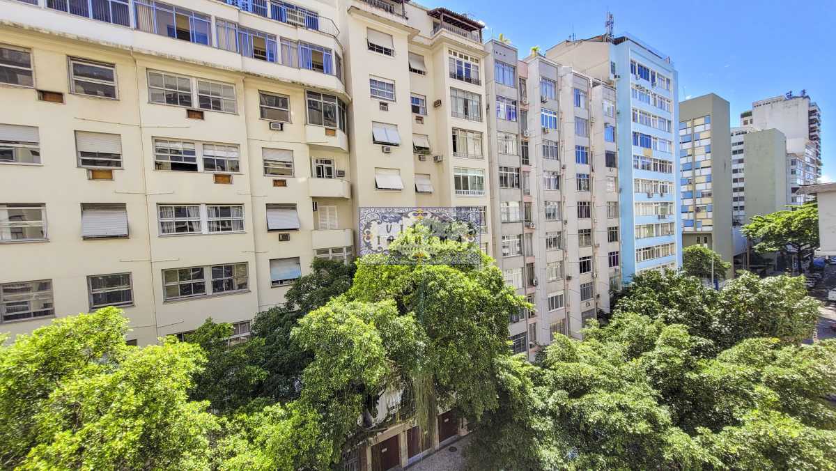 Apartamento à venda com 3 quartos, 164m² - Foto 2