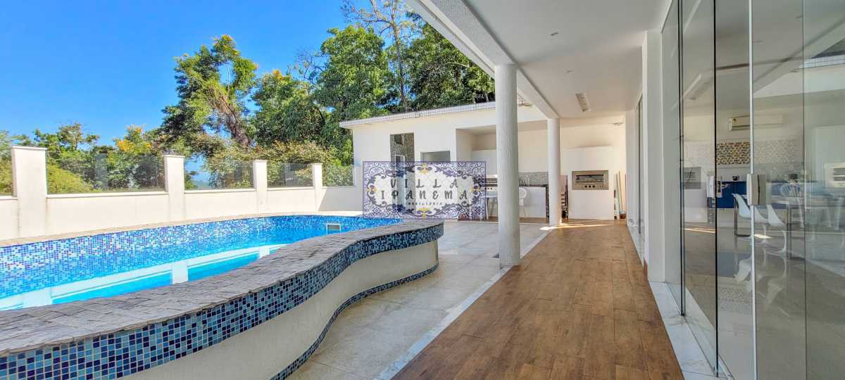 Casa de Condomínio à venda com 4 quartos, 400m² - Foto 2