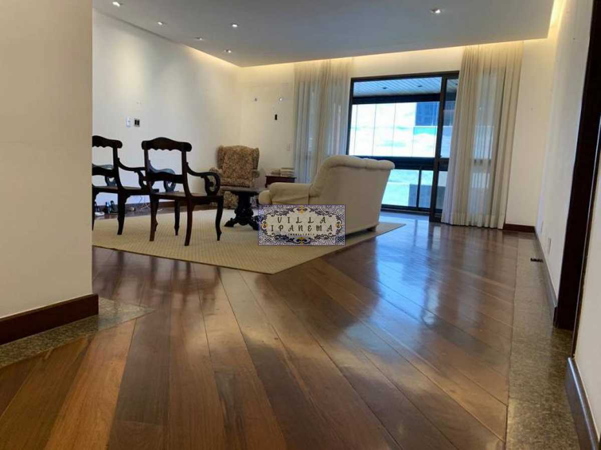 Apartamento à venda com 3 quartos, 235m² - Foto 2