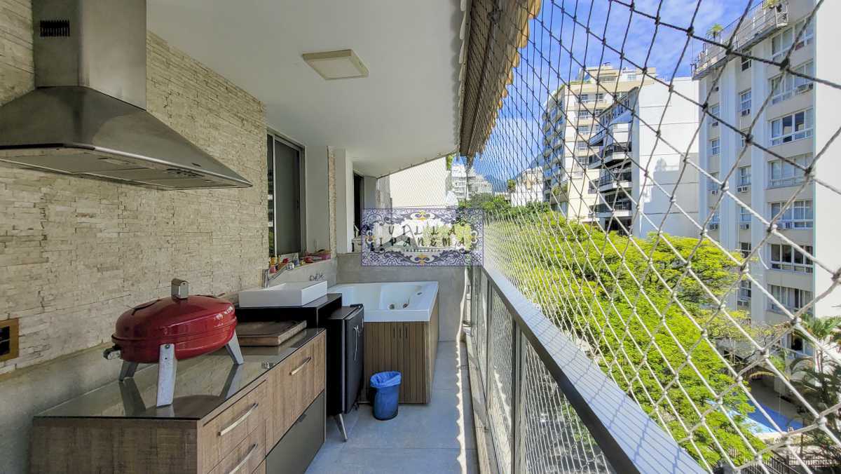 Apartamento à venda com 4 quartos, 225m² - Foto 2