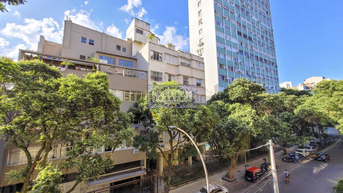 Apartamento à venda com 2 quartos, 70m² - Foto 3