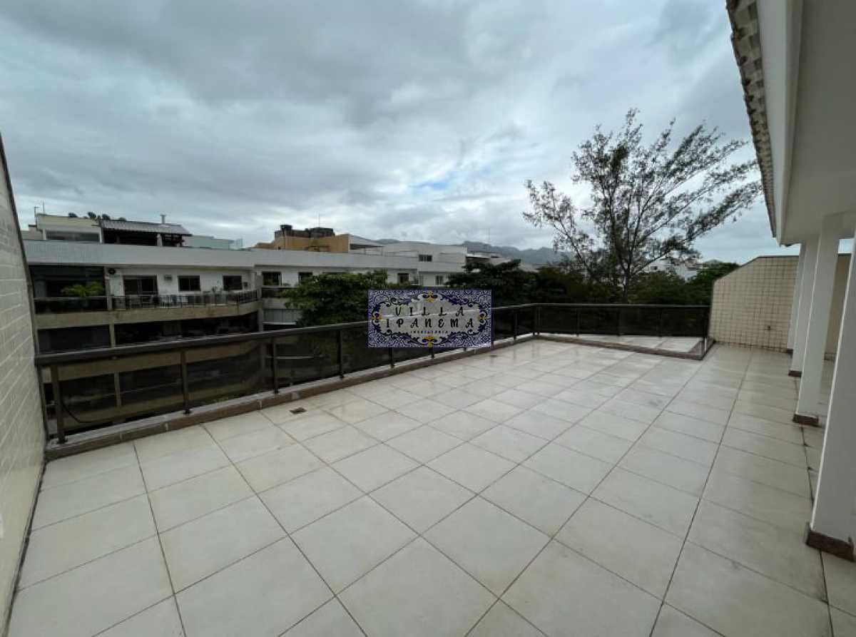 Cobertura à venda com 3 quartos, 300m² - Foto 2