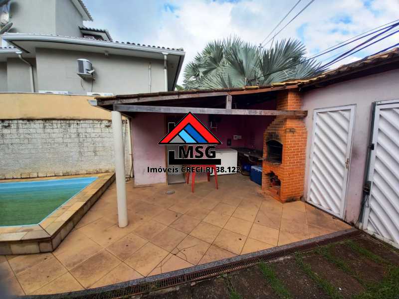 Casa de Condomínio à venda com 4 quartos, 147m² - Foto 2