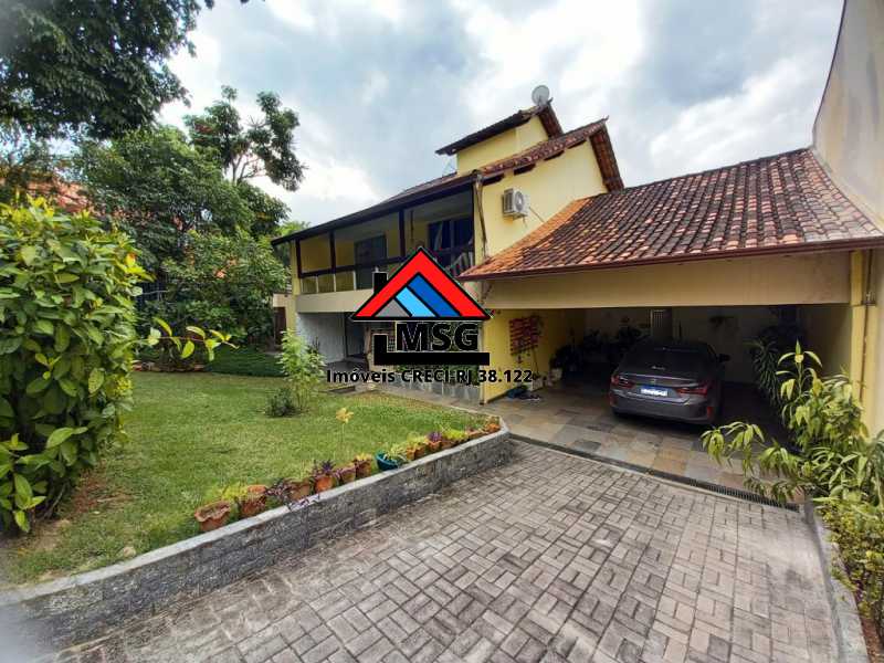 Casa de Condomínio à venda com 4 quartos, 315m² - Foto 1