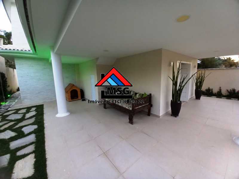 Casa de Condomínio à venda com 4 quartos, 300m² - Foto 5