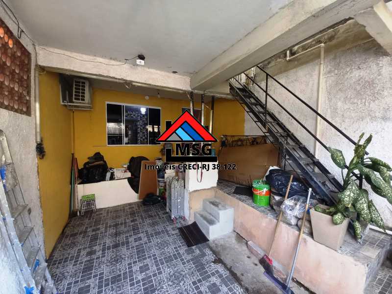 Casa à venda com 3 quartos, 75m² - Foto 1