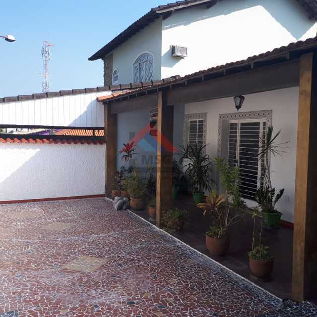 Casa à venda com 3 quartos, 173m² - Foto 1