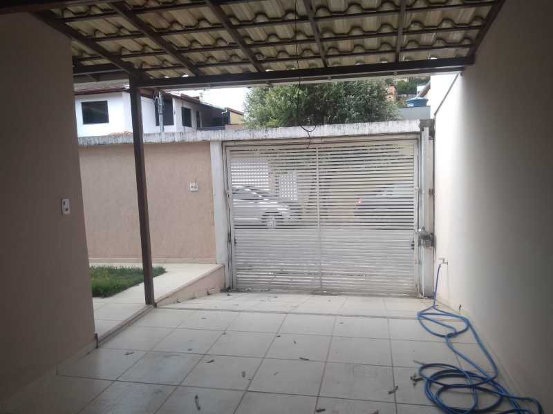 Casa à venda com 3 quartos, 240m² - Foto 2