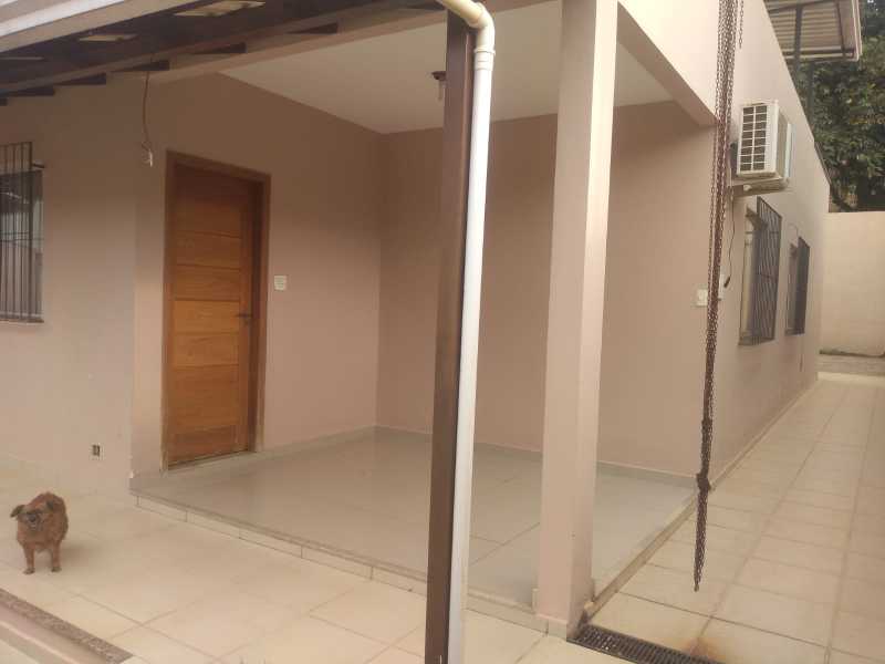 Casa à venda com 3 quartos, 240m² - Foto 12