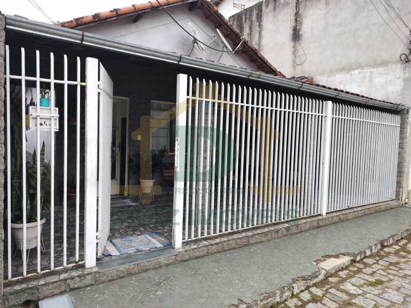 Casa à venda com 3 quartos, 165m² - Foto 1