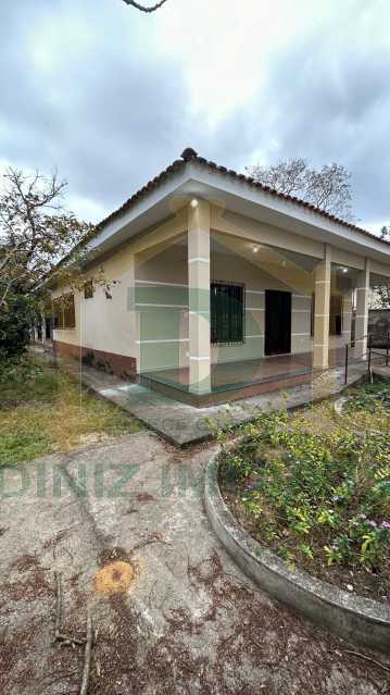 Casa à venda com 5 quartos, 220m² - Foto 1