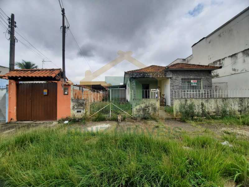 Casa à venda com 3 quartos, 450 - Foto 1