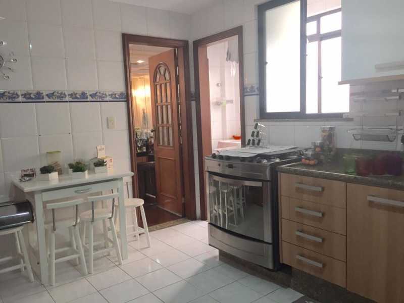 Apartamento à venda com 3 quartos, 131m² - Foto 17