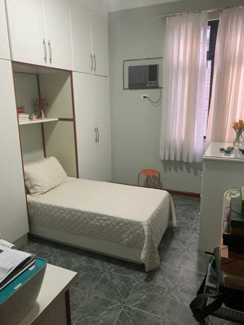 Apartamento à venda com 3 quartos, 240m² - Foto 7