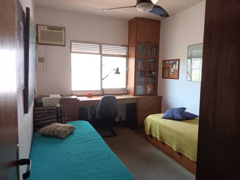 Casa à venda com 4 quartos, 150m² - Foto 15