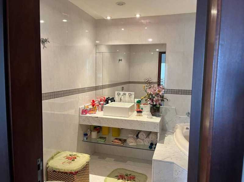 Apartamento à venda com 4 quartos, 281m² - Foto 18