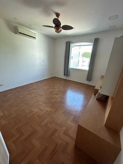 Casa à venda com 4 quartos, 300m² - Foto 5