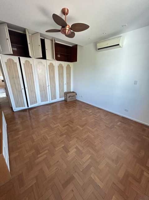 Casa à venda com 4 quartos, 300m² - Foto 8