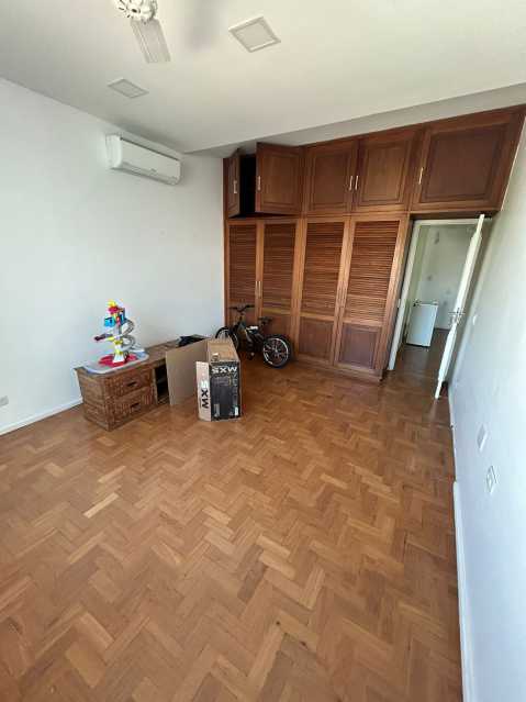 Casa à venda com 4 quartos, 300m² - Foto 9