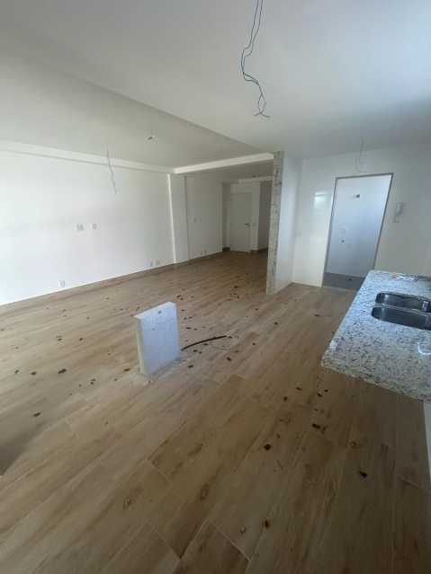 Apartamento à venda com 3 quartos, 140m² - Foto 4