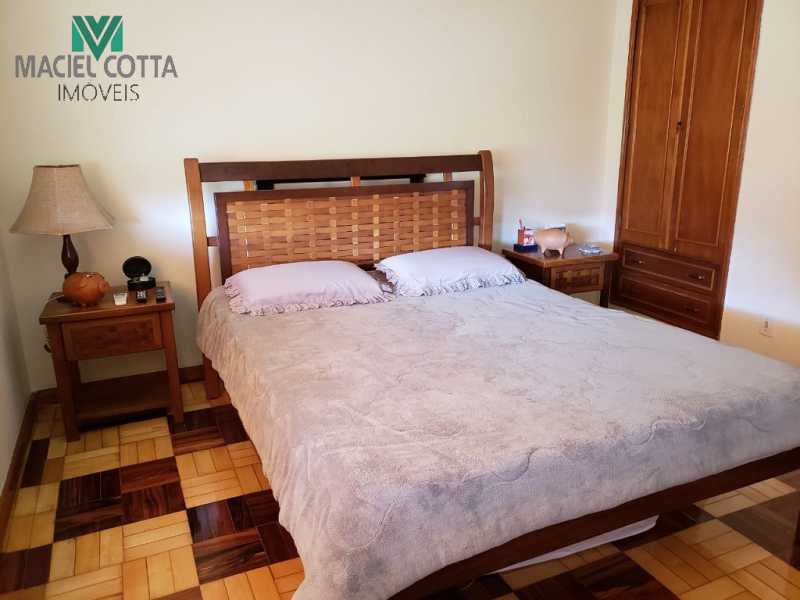 Apartamento à venda com 3 quartos, 110m² - Foto 2