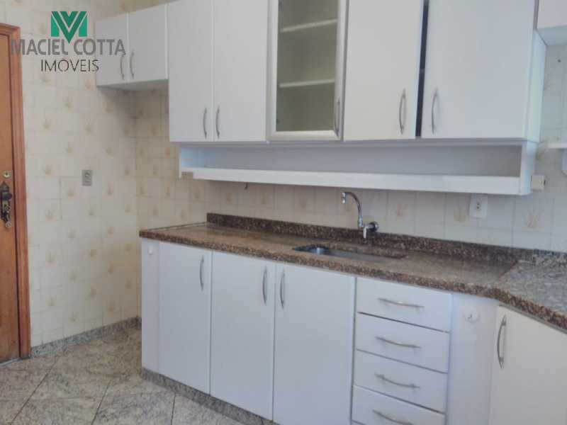 Apartamento à venda com 3 quartos, 110m² - Foto 14