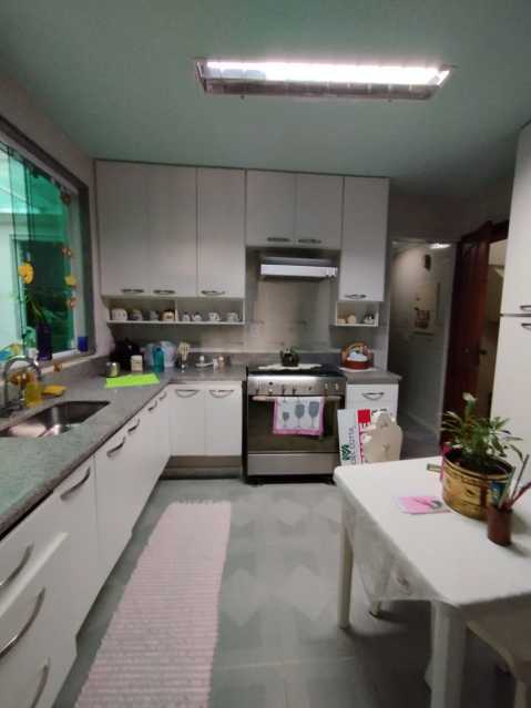 Apartamento à venda com 4 quartos, 198m² - Foto 22