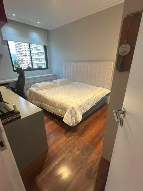 Apartamento à venda com 3 quartos, 180m² - Foto 14