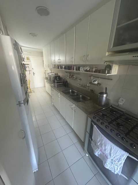 Apartamento à venda com 3 quartos, 180m² - Foto 21