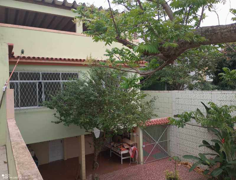 Casa à venda com 3 quartos, 198m² - Foto 1