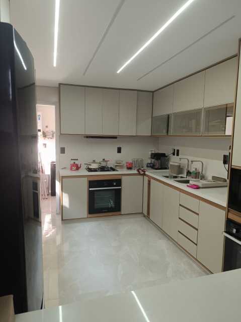 Apartamento à venda com 3 quartos, 170m² - Foto 18