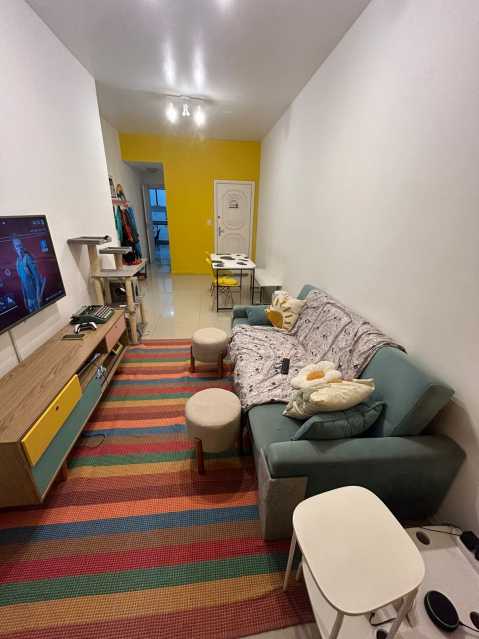 Apartamento à venda com 3 quartos, 107m² - Foto 2