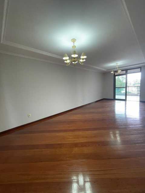 Apartamento para alugar com 3 quartos, 130m² - Foto 3