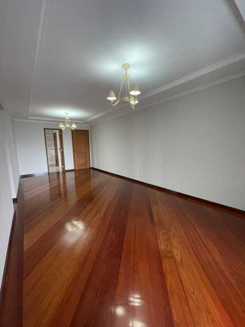 Apartamento para alugar com 3 quartos, 130m² - Foto 4