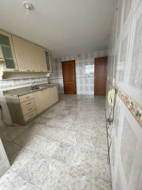 Apartamento para alugar com 3 quartos, 130m² - Foto 12