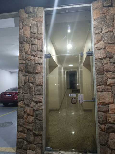 Apartamento à venda com 2 quartos, 80m² - Foto 2