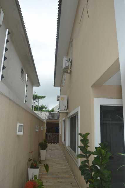 Casa de Condomínio à venda com 4 quartos, 400m² - Foto 9