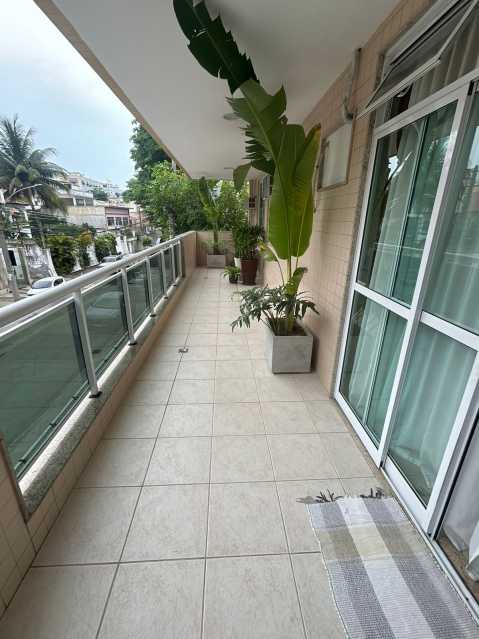 Apartamento à venda com 4 quartos, 160m² - Foto 1