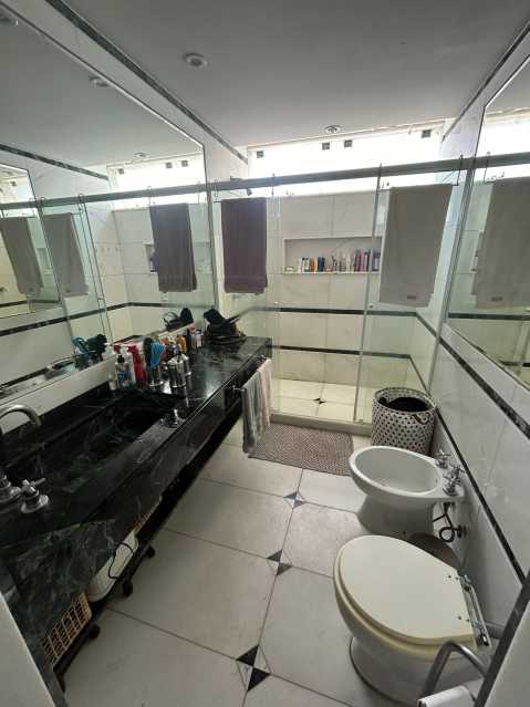 Apartamento à venda com 3 quartos, 250m² - Foto 16