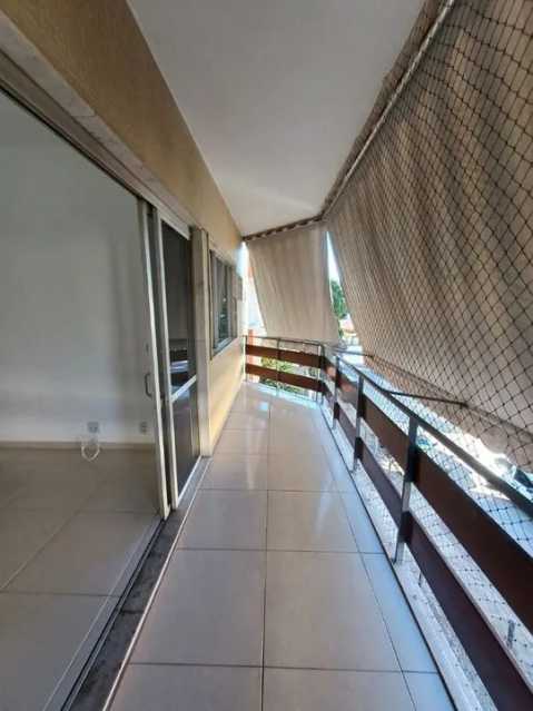 Apartamento à venda com 2 quartos, 67m² - Foto 2