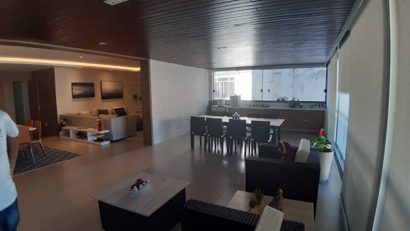 Apartamento à venda com 4 quartos, 180m² - Foto 1