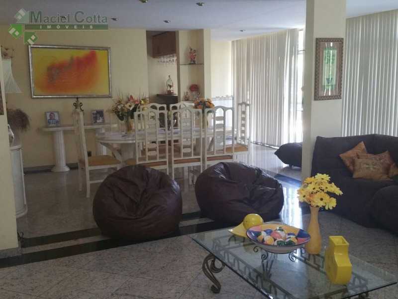 Casa à venda com 5 quartos, 986m² - Foto 1