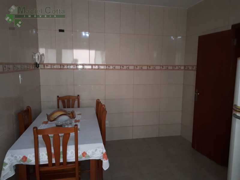 Casa à venda com 2 quartos, 200m² - Foto 11