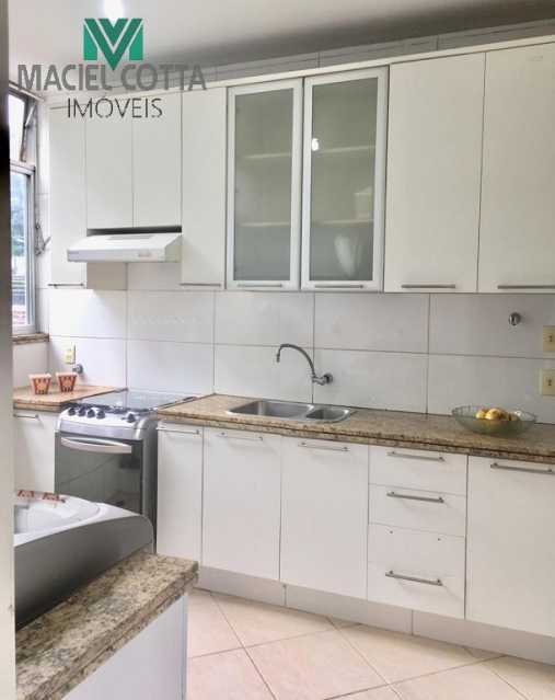 Apartamento à venda com 4 quartos, 200m² - Foto 18