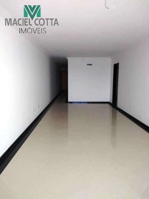 Apartamento à venda com 3 quartos, 170m² - Foto 2