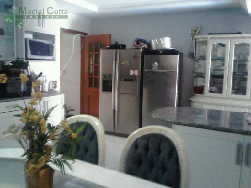 Casa à venda com 4 quartos, 400m² - Foto 4