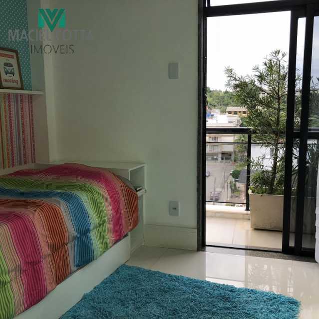 Apartamento à venda com 4 quartos, 216m² - Foto 9