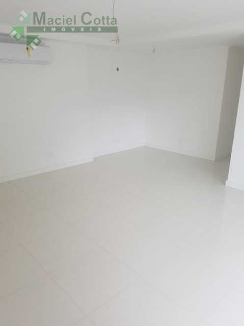 Apartamento à venda com 3 quartos, 130m² - Foto 3