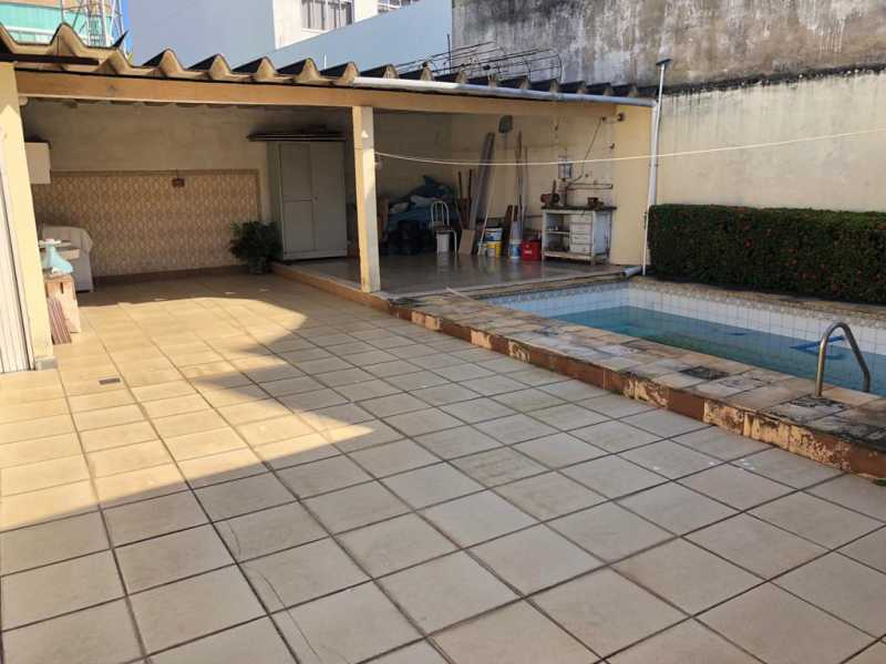 Casa à venda com 3 quartos, 130m² - Foto 1